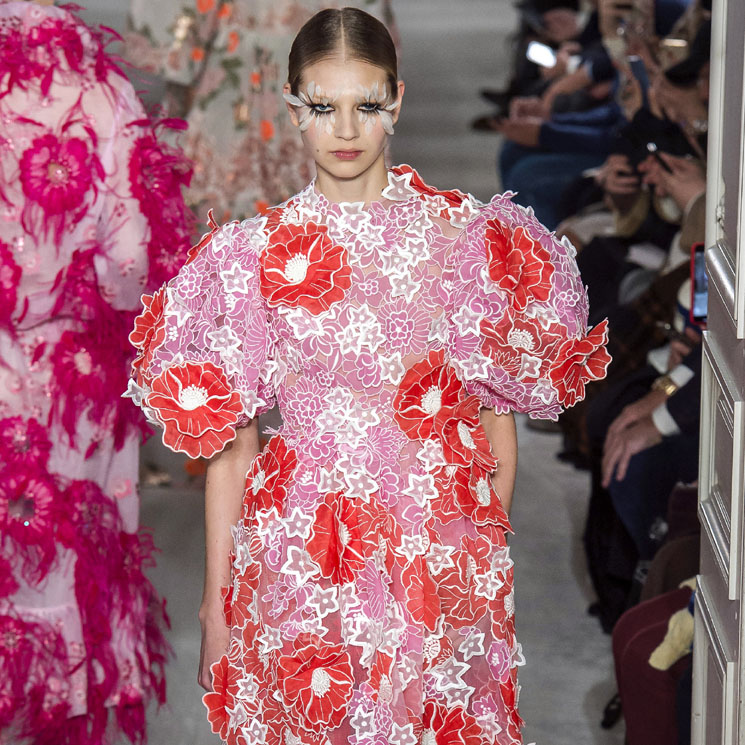 Repleto de volúmenes y colores vibrantes: así es el romántico jardín de Valentino