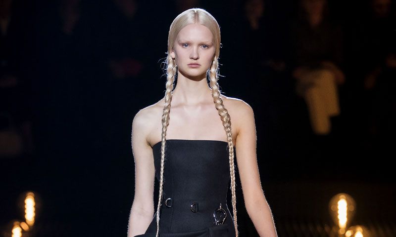 La colección más 'mostruosa' de Prada con el nuevo rostro de moda, Isa Peerdeman