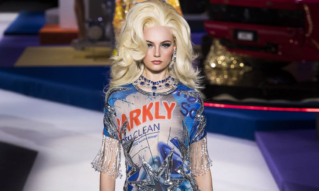 Moschino viaja a los 80 más excéntricos en su última colección