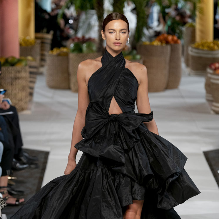 Irina Shayk cierra el último desfile de Oscar de la Renta inspirado en la República Dominicana