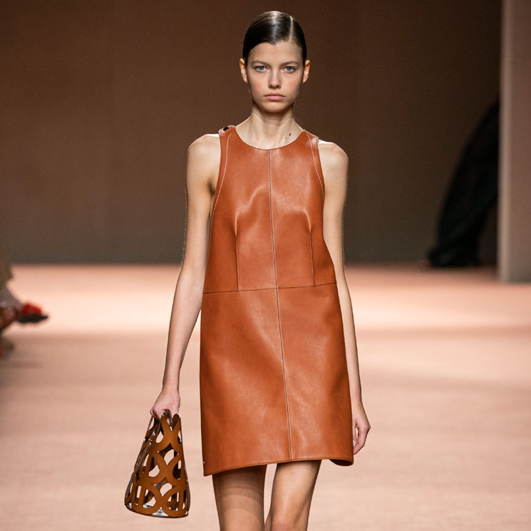 Visto en París: Hermès presenta cómo llevarás cuero la próxima primavera