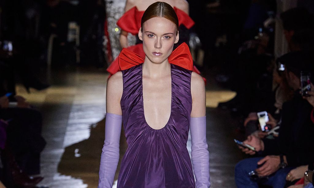 Valentino versiona las tendencias más virales de la temporada con un desfile de ensueño