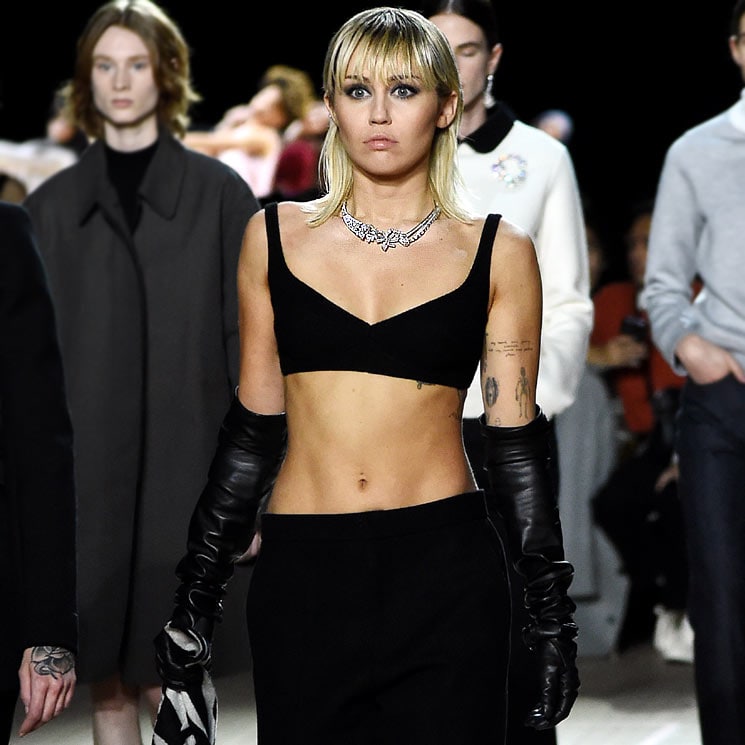 ¡Sorpresa en Nueva York! Miley Cyrus debuta sobre la pasarela rodeada de supermodelos