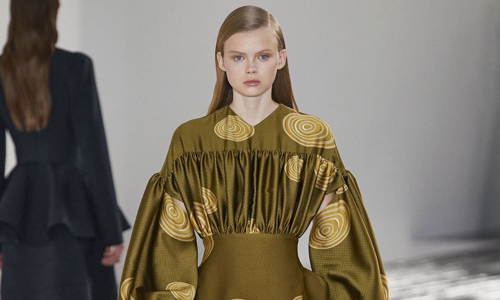 La innovadora búsqueda de nuevas siluetas, por Jonathan Anderson para Loewe