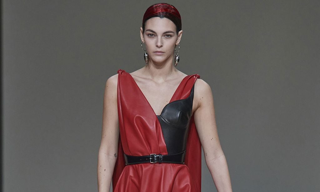 Los looks que prometen convertirse en tendencias virales, por Alexander McQueen