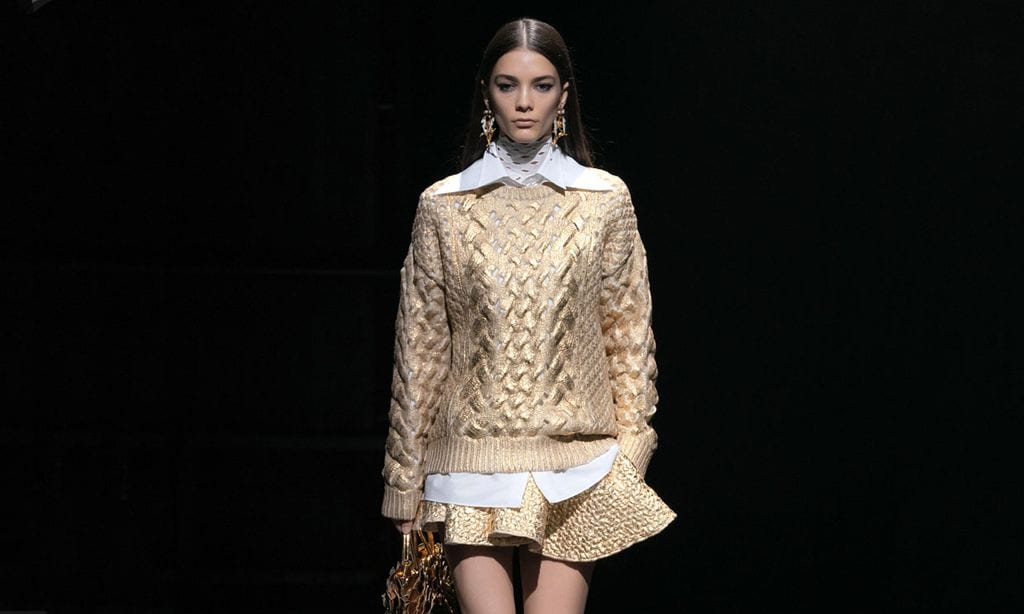 Valentino se desmarca del romanticismo con una colección inspirada en el 'punk'