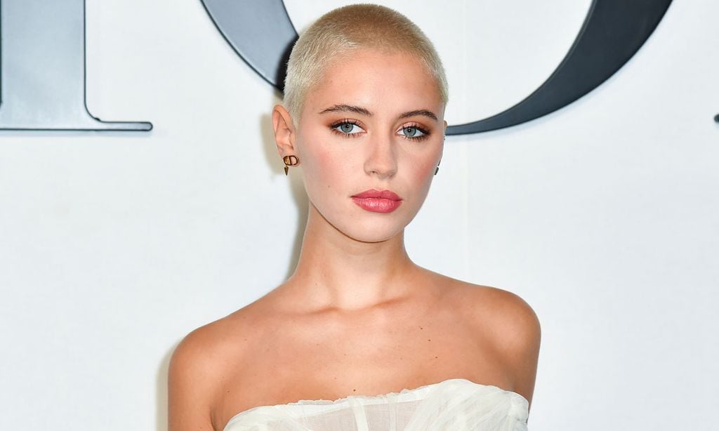 Iris Law y Deva Cassel se unen al colorido tablero 'disco' de Dior