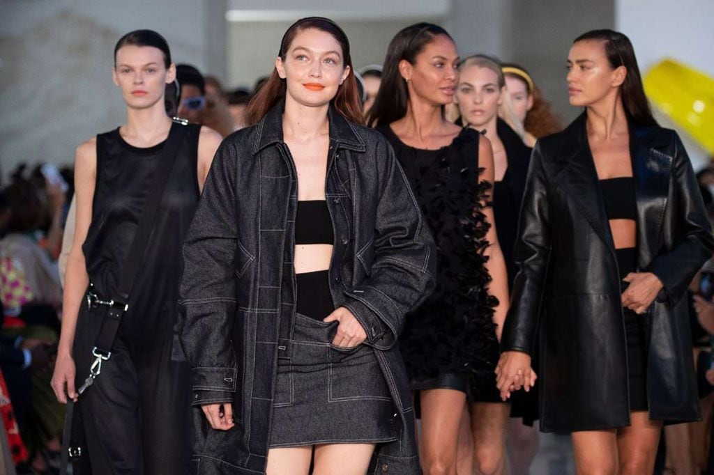 Max Mara homenajea el clásico estilo 'working girl' en su último desfile en Milán