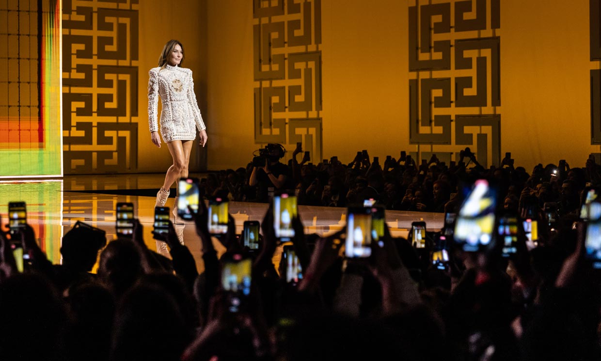 El retorno de Carla Bruni a la pasarela, Beyoncé y otros momentazos del desfile de Balmain