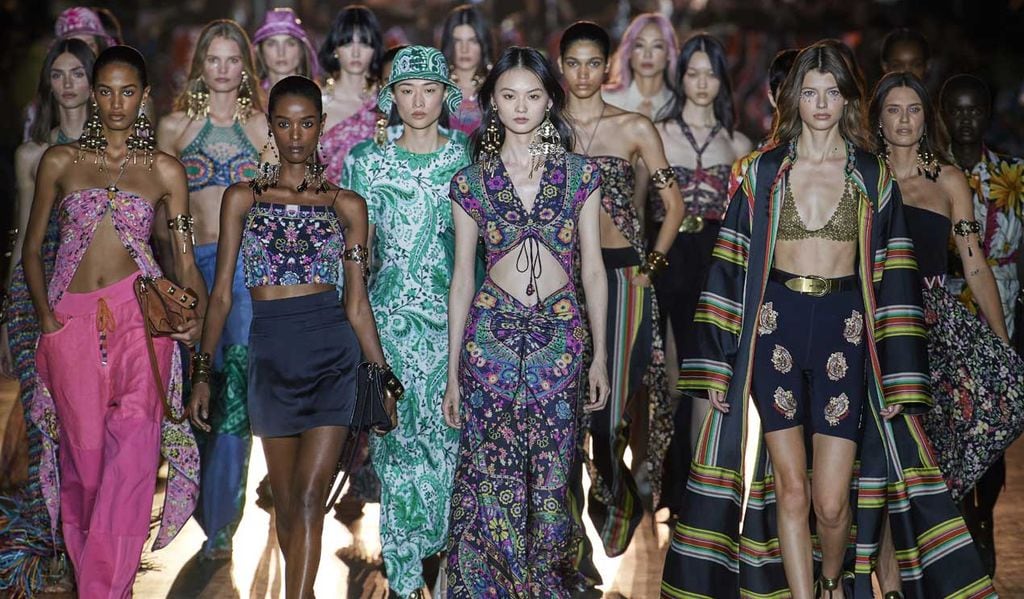 Optimismo en clave caleidoscópica: Etro celebra la vida a todo color