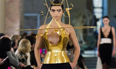 Vuelve el universo surrealista de Schiaparelli con los vestidos llamados a triunfar entre las 'celebrities'