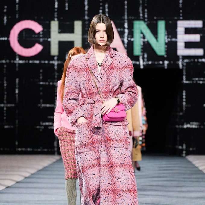 Una oda al 'tweed' o las 70 nuevas formas de llevar el tejido favorito de Coco Chanel