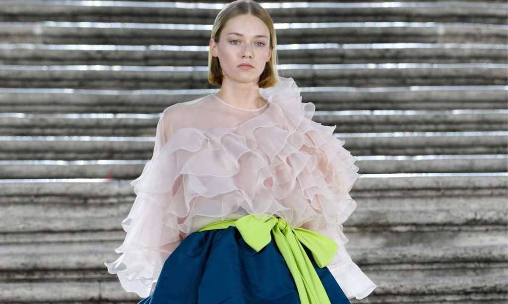 Ricos volúmenes y mucho color: lo nuevo de Valentino conquista Roma