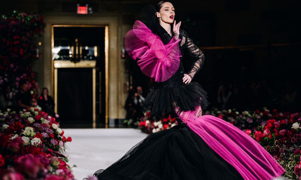 Coco Rocha se transforma en Audrey Hepburn bajo la mirada de Christian Siriano