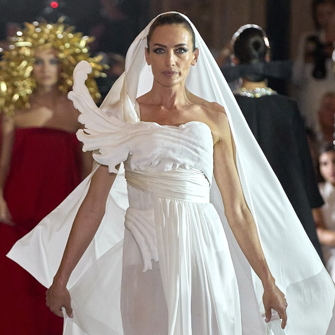 Nieves Álvarez se viste de novia en la Alta Costura para su amigo Stéphane Rolland