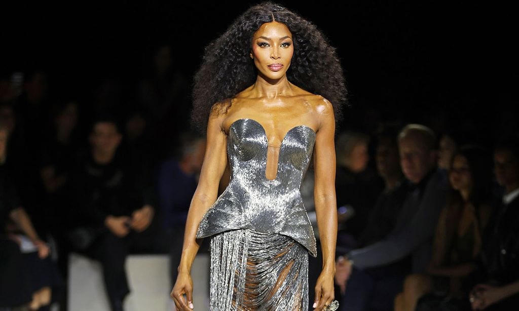 La emoción de Naomi Campbell en el adiós a Sarah Burton ante el comienzo de una nueva era