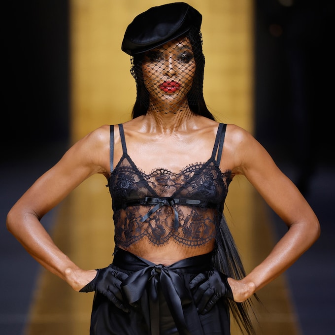 Naomi Campbell desfila en lencería para Dolce&Gabbana a sus 53 años