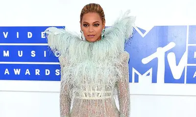 MTV Video Music Awards: vestidos joya, transparencias y plumas, ¡así ha sido su alfombra roja!