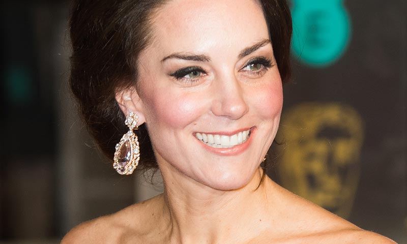 ¿Qué diferencia al ‘look’ de la Duquesa de Cambridge de los de las actrices también presentes en los BAFTA?