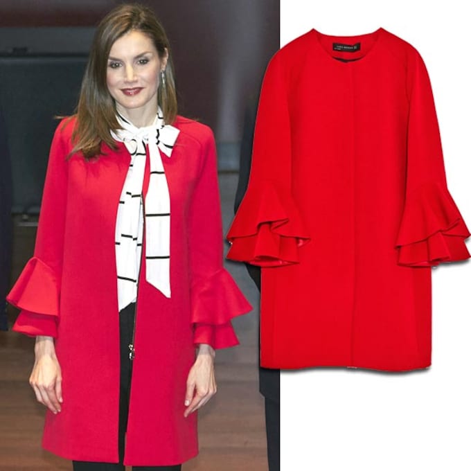 La reina Letizia y su abrigo rojo de Zara: otro éxito de ventas