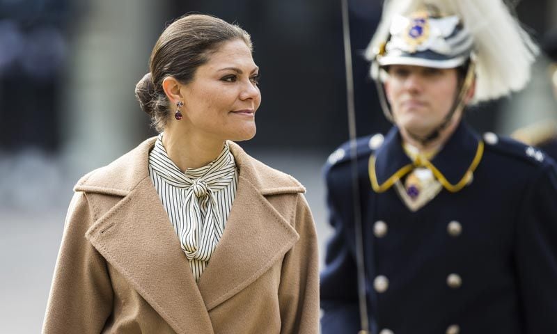 Y ahora, ¿qué me pongo?: Abrigos en clave ‘royal’ para sobrevivir al entretiempo