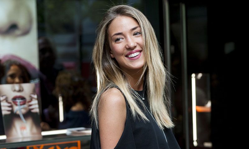 El primer look premamá de Alice Campello es perfecto para esta Navidad