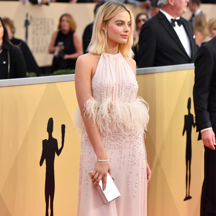 Rosa, plumas y 'sneakers'... ¿Quién ha llevado qué en los SAG Awards?