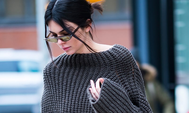Kendall Jenner con jersey 'oversize'