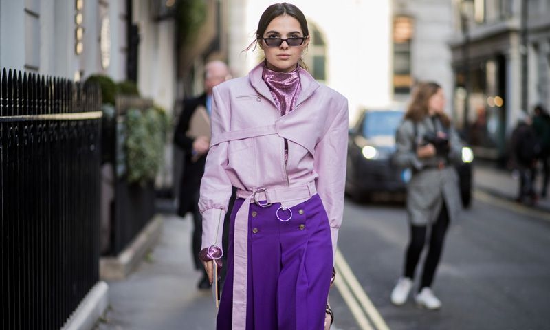 10 ideas y un solo color, así llevarás el 'ultraviolet' según las que más saben de moda