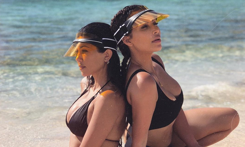 El álbum fotográfico de Kim y Kourtney Kardashian en bikini que ha incendiado las redes