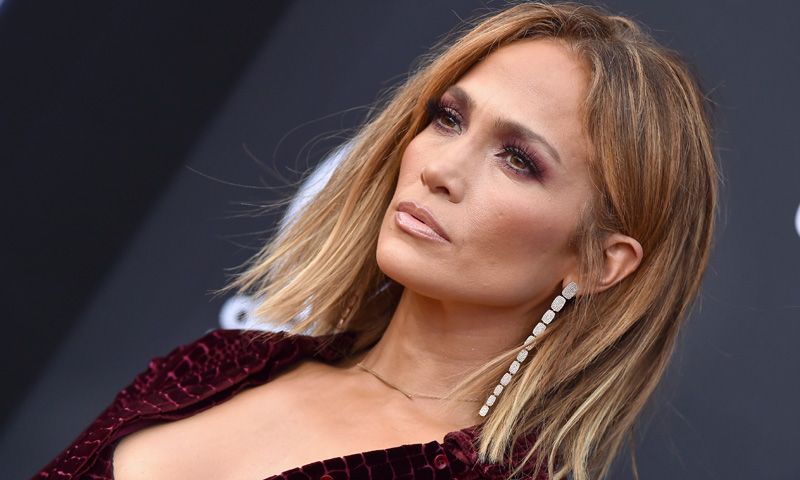 El vestido de fiesta que favorece a todas, según Jennifer Lopez y Martha Hunt