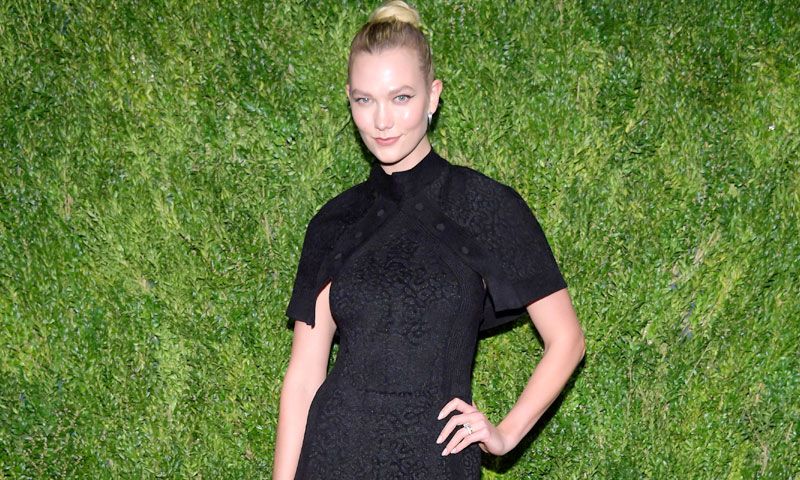 Karlie Kloss, Emily Blunt y Chanel Iman cambian los códigos de la invitada perfecta