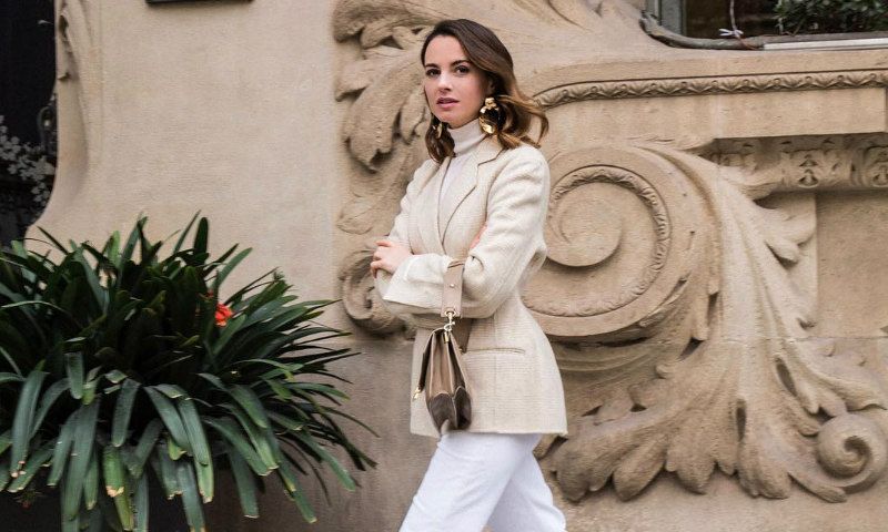 Moda 2019: blanco y beige, el binomio de las mejor vestidas en la oficina -  Foto 1