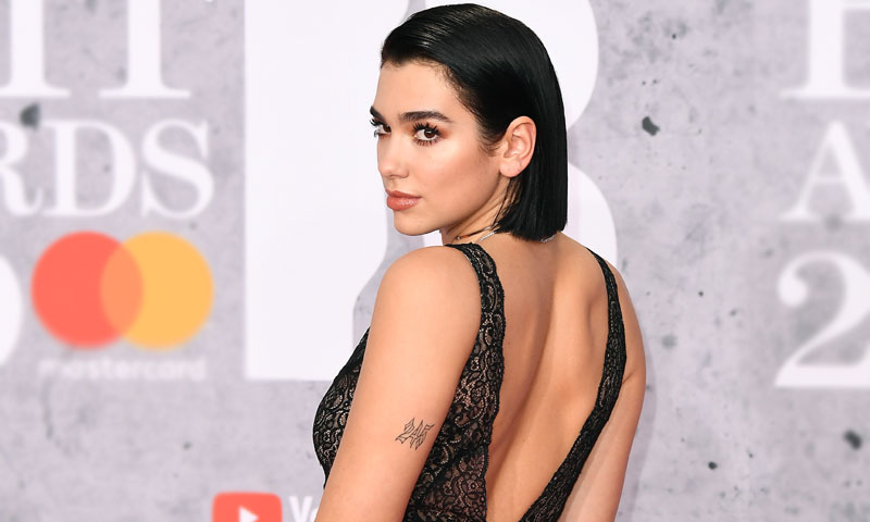 De una sensual Dua Lipa a la invitada en vaqueros, los looks más comentados de los BRIT Awards