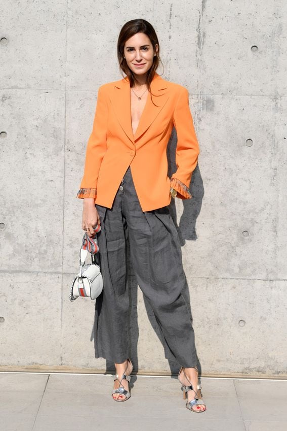 Moda 2019 looks con pantalones y vestidos para ir al trabajo Foto 1
