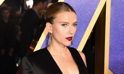 Scarlett Johansson se rinde al escotazo que disimula el pecho