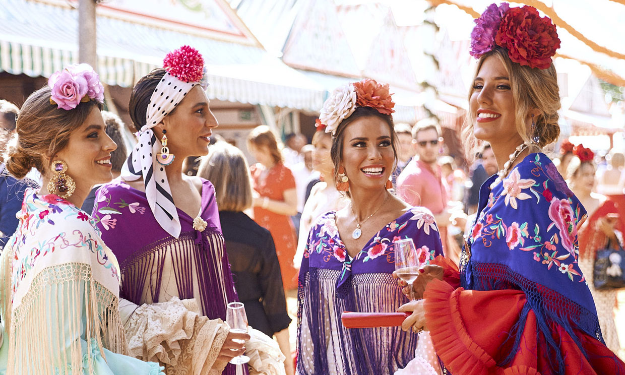 Celebramos la Feria de Abril con las chicas de moda en el Real de Sevilla