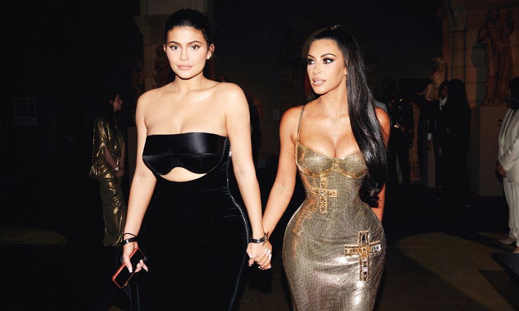 ¡Que vivan las curvas! 8 veces en las que Kylie y Kim han roto el canon de las pasarelas