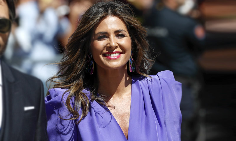 Nuria Roca bate récords con su look de invitada perfecta