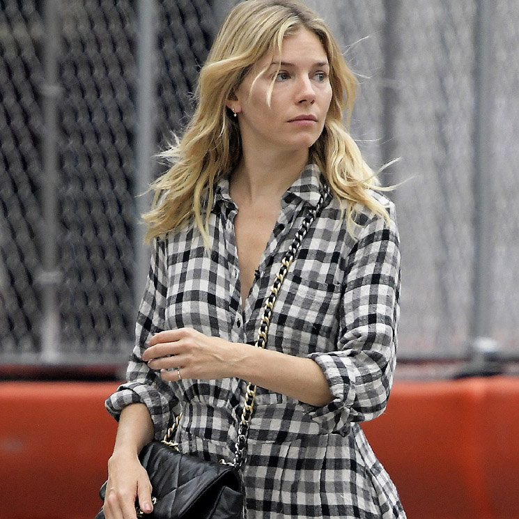 Un año después, Sienna Miller recicla su vestido estrella de Zara