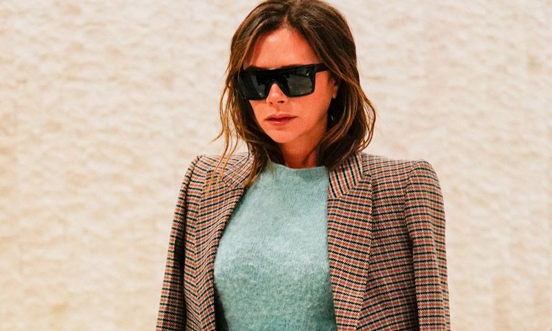 Victoria Beckham presenta la fórmula infalible para ir del aeropuerto a la oficina