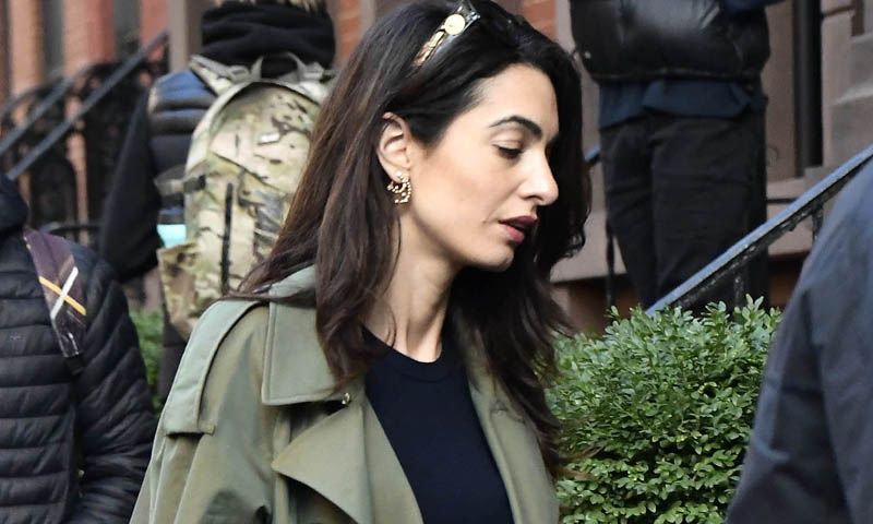 Amal Clooney recrea el look estrella de Penélope Cruz en la Gran Manzana