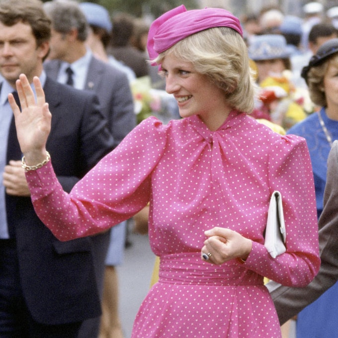 Zara pone a la venta el icónico vestido de la princesa Diana que veremos en 'The Crown'
