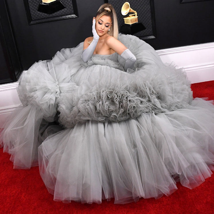 El look princesa de Ariana, los flecos de Rosalía y otras comentadas elecciones de los Grammy