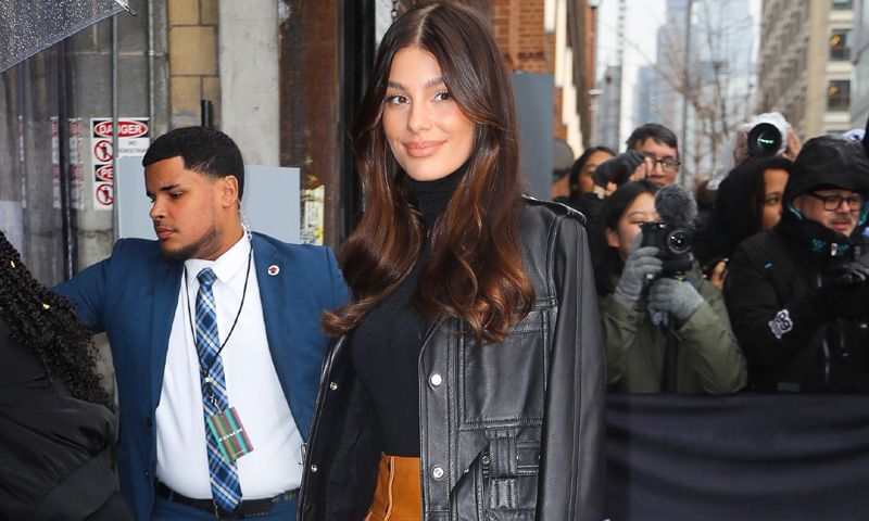 El último fichaje de Camila Morrone: la falda preferida de las 'royals' europeas