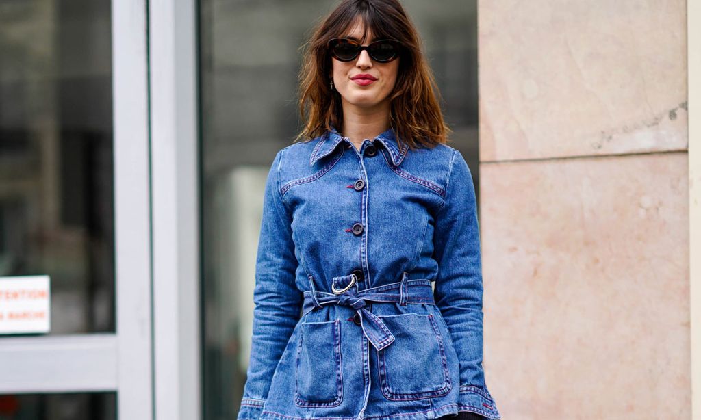 'Total denim': Así se renueva la tendencia estrella de los 90 en 2020