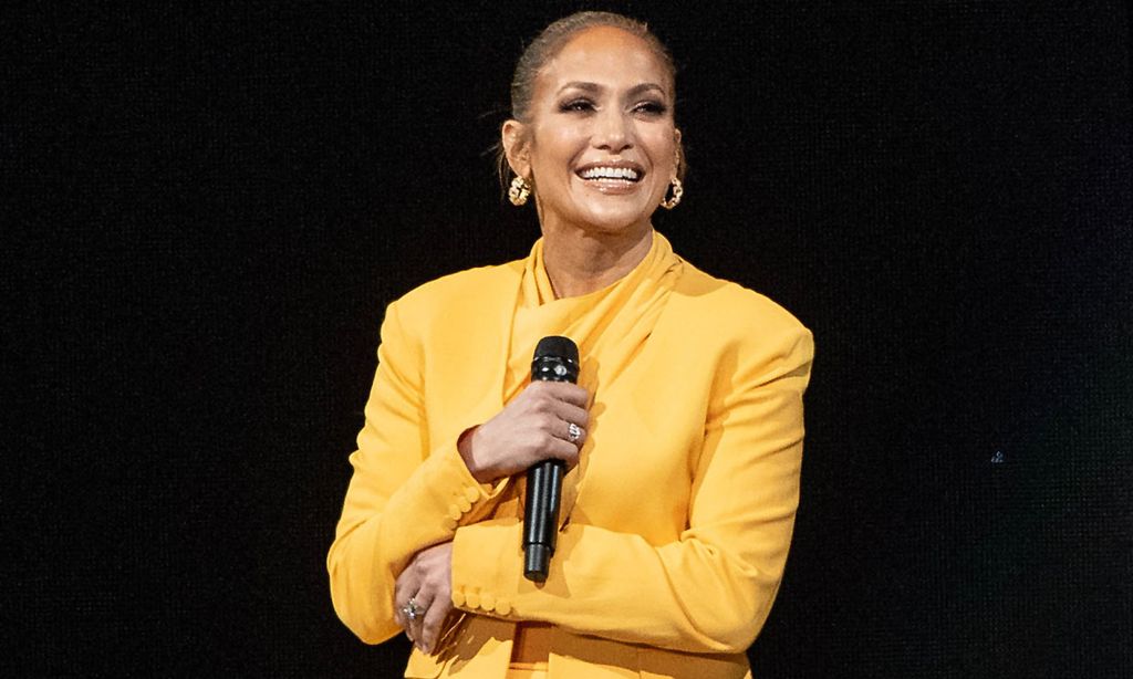 ¡Conexión inesperada! Jlo estrena en Los Ángeles el pantalón 'capote' de Eva González