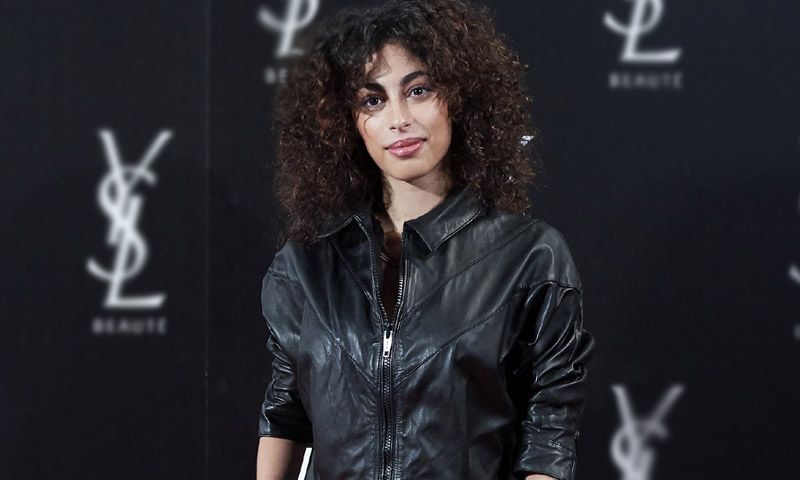 Ni cazadora ni mono, Mina El Hammani presenta el nuevo 'leather look'