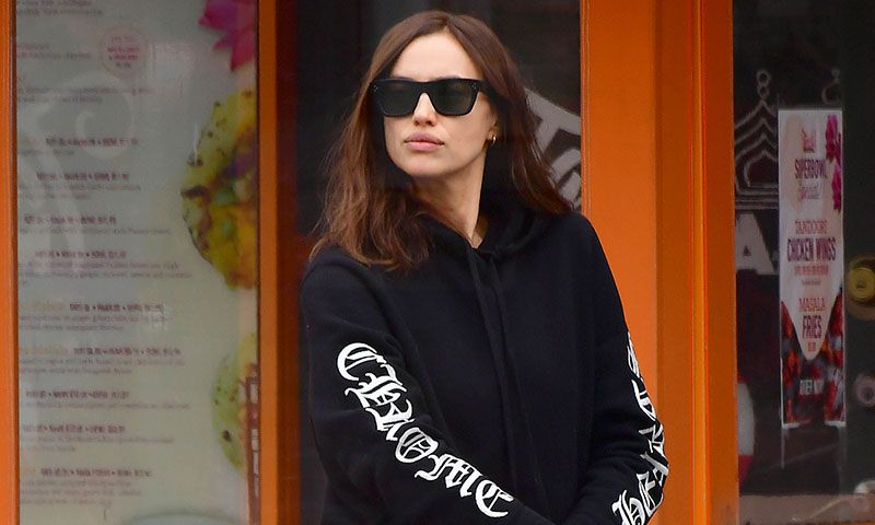 Irina Shayk, una vaquera de ciudad con el estampado más controvertido