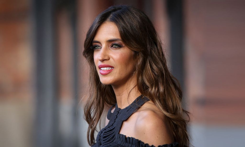El 'flowy' de Sara Carbonero o el pantalón para chicas que no quieren ir en chándal